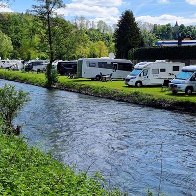 Platz am Ufer der Our, direkt am Wasser